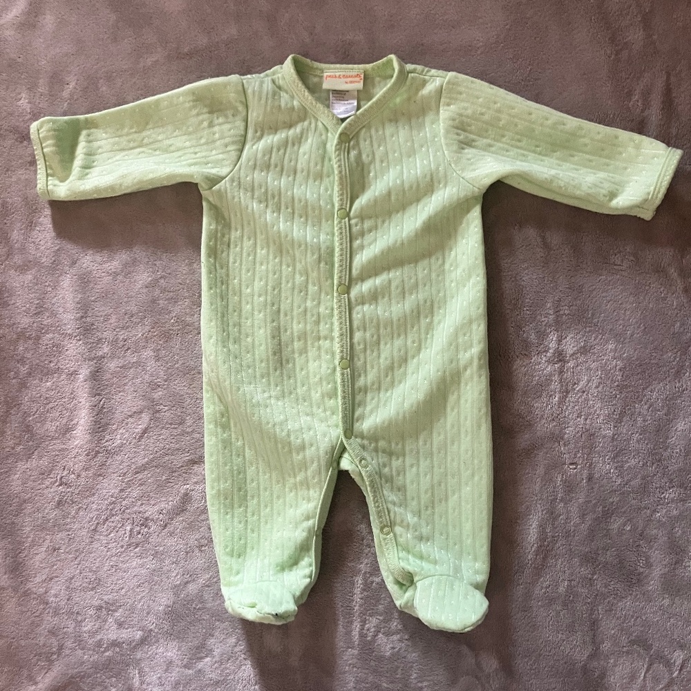 Peas and Carrots by Steve EUC key lime green baby/infant sleeper with details